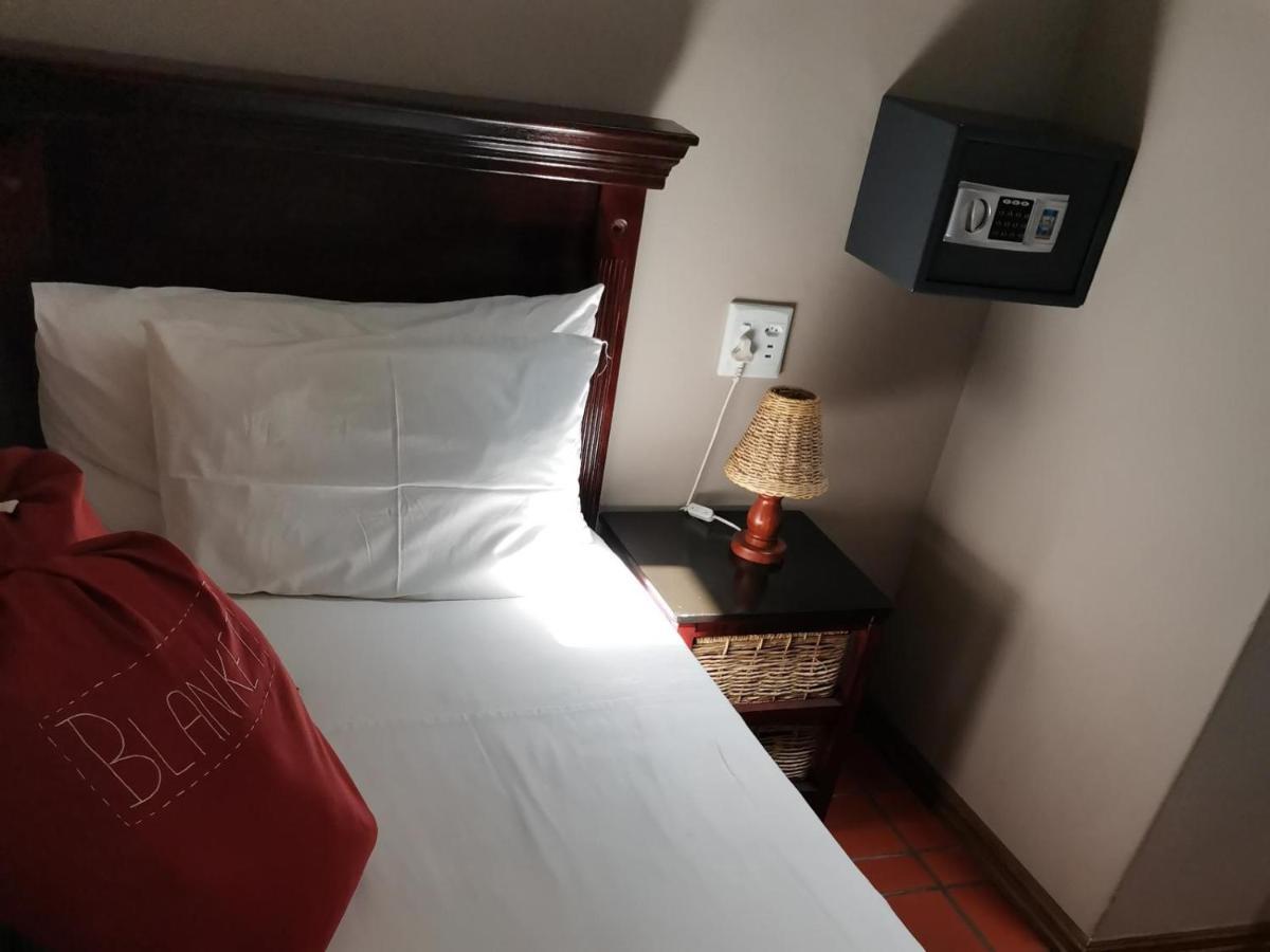 Londiningi Guesthouse Windhoek Exteriör bild