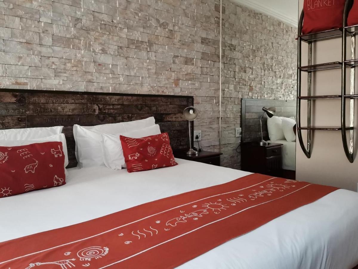 Londiningi Guesthouse Windhoek Exteriör bild
